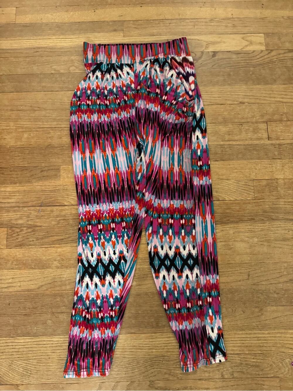 Always Women's Geometric Print Tapered Pants - Size S/M
b86